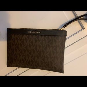 Michael Kors Jet set travel large wristlet